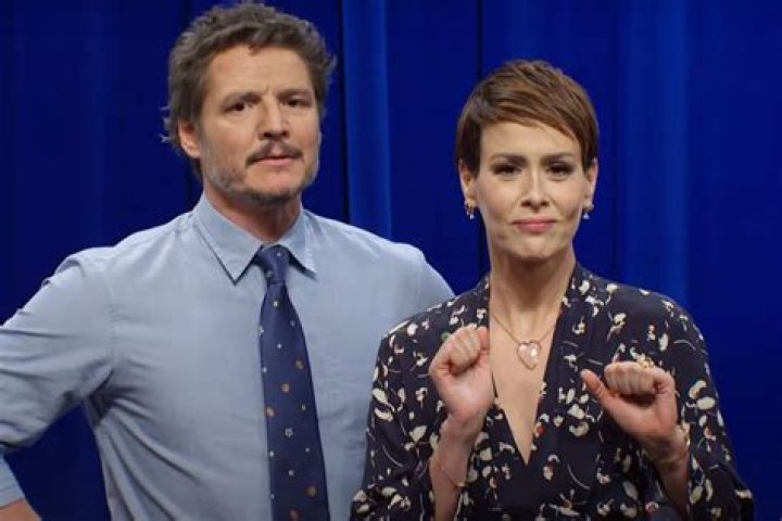 'SNL': Pedro Pascal and Sarah Paulson Accept 