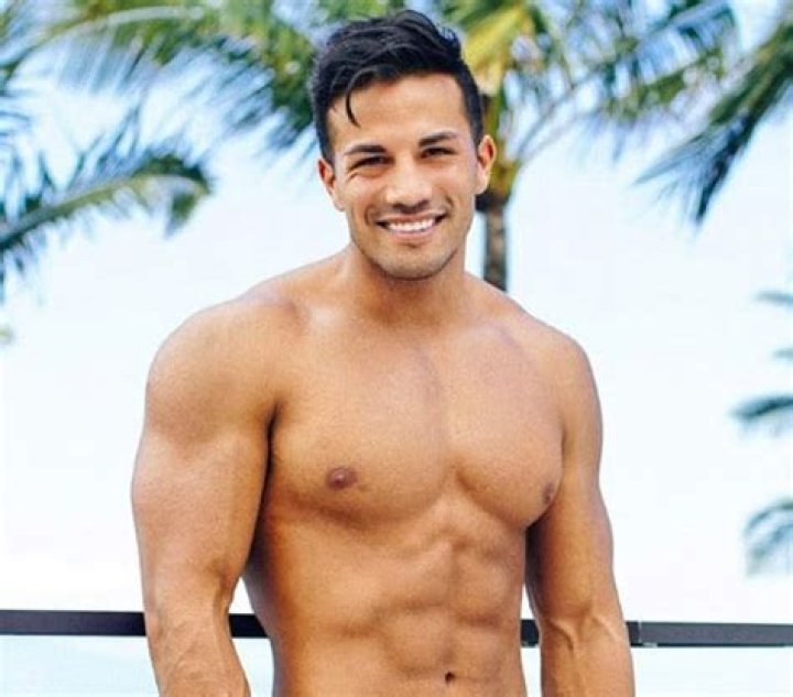 1.8 m Tall, 25 Years American Vlogger Christian Guzman's Earning From his Profession and Net Worth He has Achieved