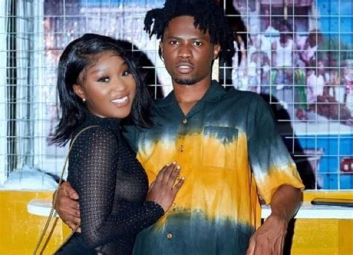 10 Biography Facts About Kwesi Arthur; Real Name, Age, Parents, Girlfriends, Kids, Net Worth