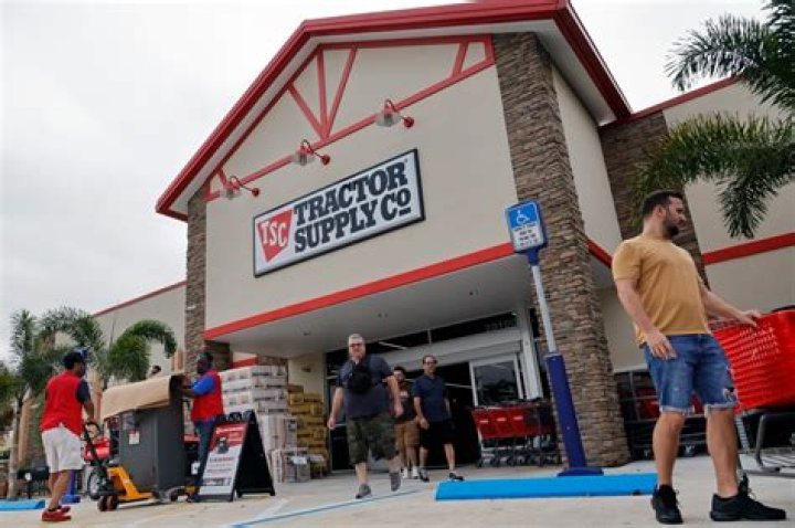	A Tractor Supply store in Broward County? Yep, at the western edge of civilization	