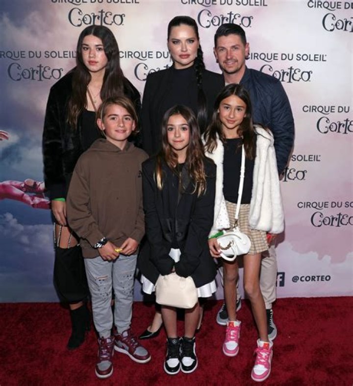 Adriana Lima's Current Husband: A Deep Dive Into Their Love Story