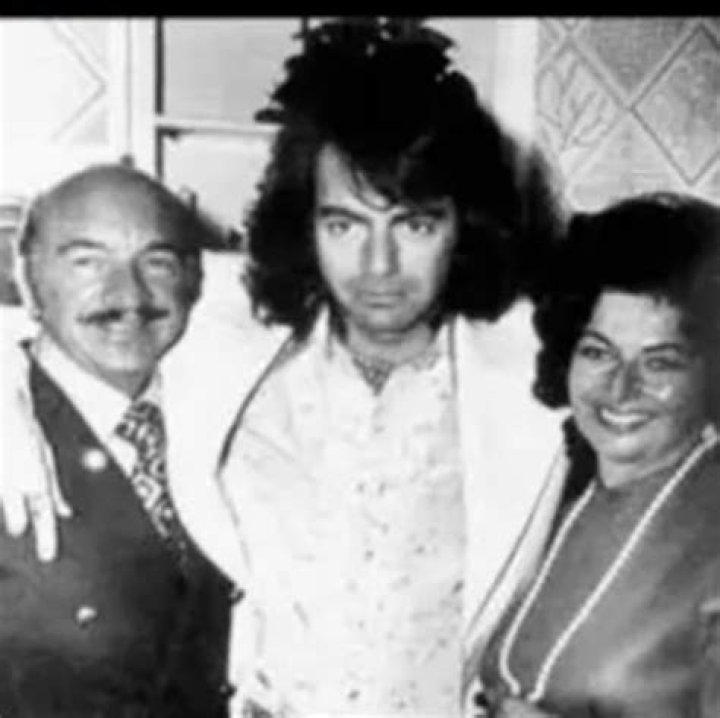 Akiva Diamond: Who Was Neil Diamond’s Father?
