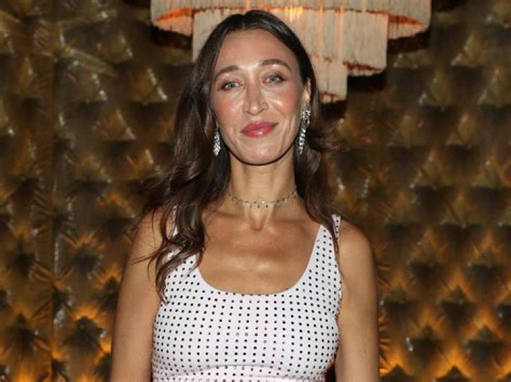 Alana Hadid Age, Wiki, Mother, Parents Mom, Bio【 Net Worth 】Mother