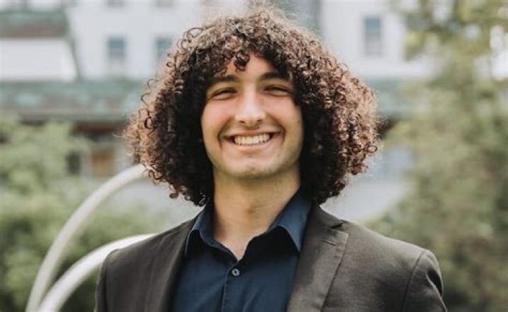 Alex Edgar - Bio, Age, Net Worth, Salary, Single, Nationality, Career