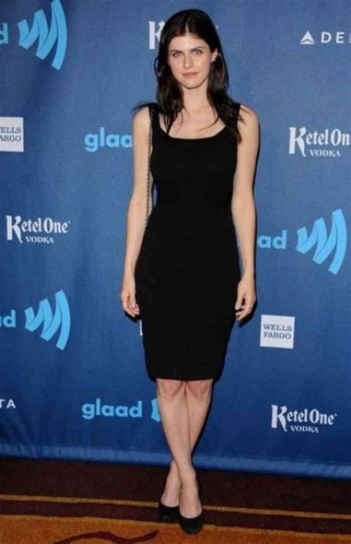 Alexandra Daddario - Bio, Net Worth, Height