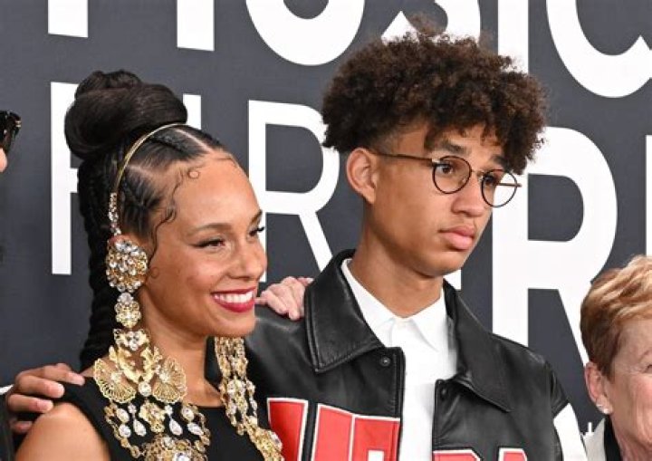 ALICIA KEYS DOES SWEET DUET WITH HER 10-YEAR-OLD SON EGYPT: ‘PURE MAGIC’