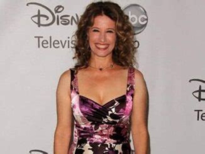 Allison Ross Bio, Age, Height, Husband, Salary, Net Worth, WMTW
