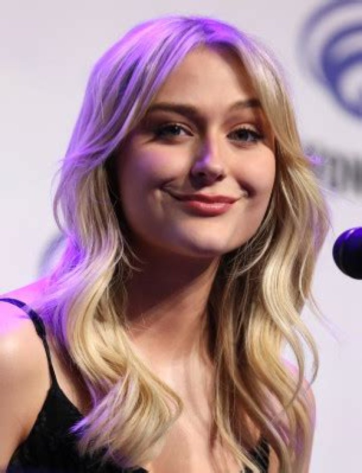 Alyvia Alyn Lind - Bio, Age, Net Worth, Single, Nationality, Career, Wiki