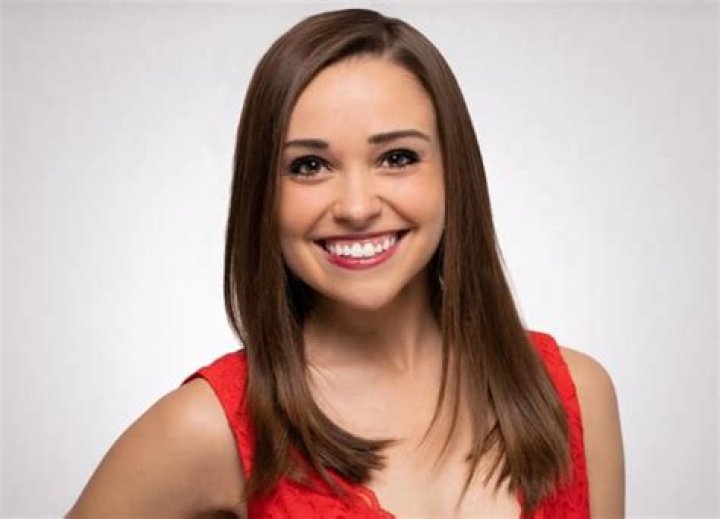 Amelia Jones Bio, Age, Height, Husband, Salary, Net Worth FOX 6