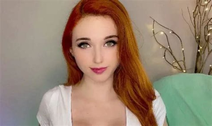 Amouranth (Kaitlyn Siragusa) - Bio, Net Worth, Height