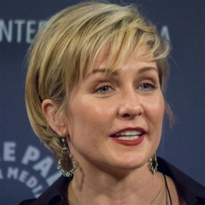 Amy Carlson - Bio, Net Worth, Height