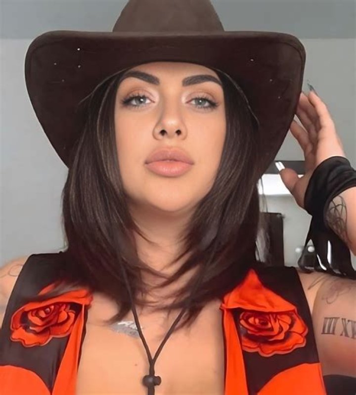 Ana Lorde - Bio, Age, Net Worth, Height, Single, Nationality, Body Measurement, Career