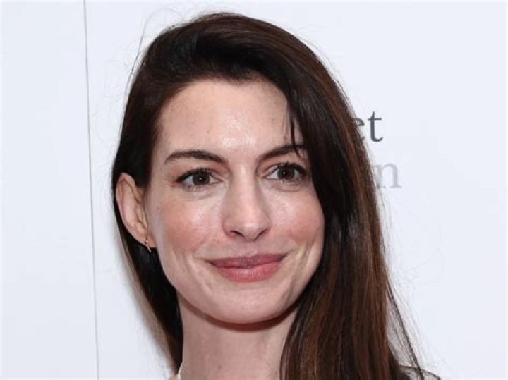 Anne Hathway - Bio, Age, Net Worth, Height, Married, Husband, Nationality