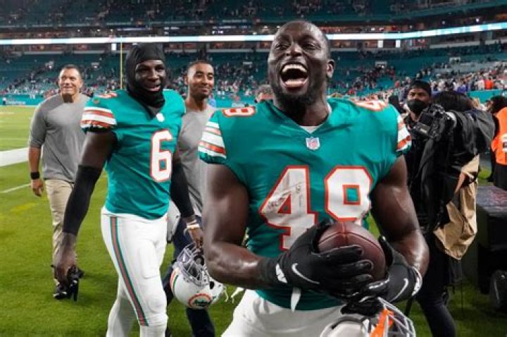 	Another linebacker staying in Miami: Dolphins re-signing Sam Eguavoen	