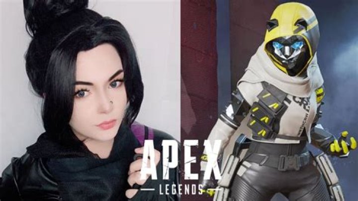 Apex Legends cosplayer enters the void as Wraith’s Void Prowler skin