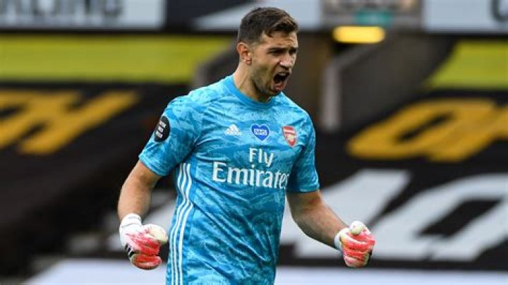 Arsenal accept bid for Emiliano Martinez from Aston Villa