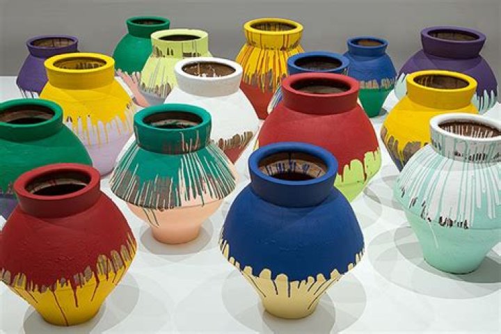 Artist Maximo Caminero sorry for Ai Weiwei vase stunt
