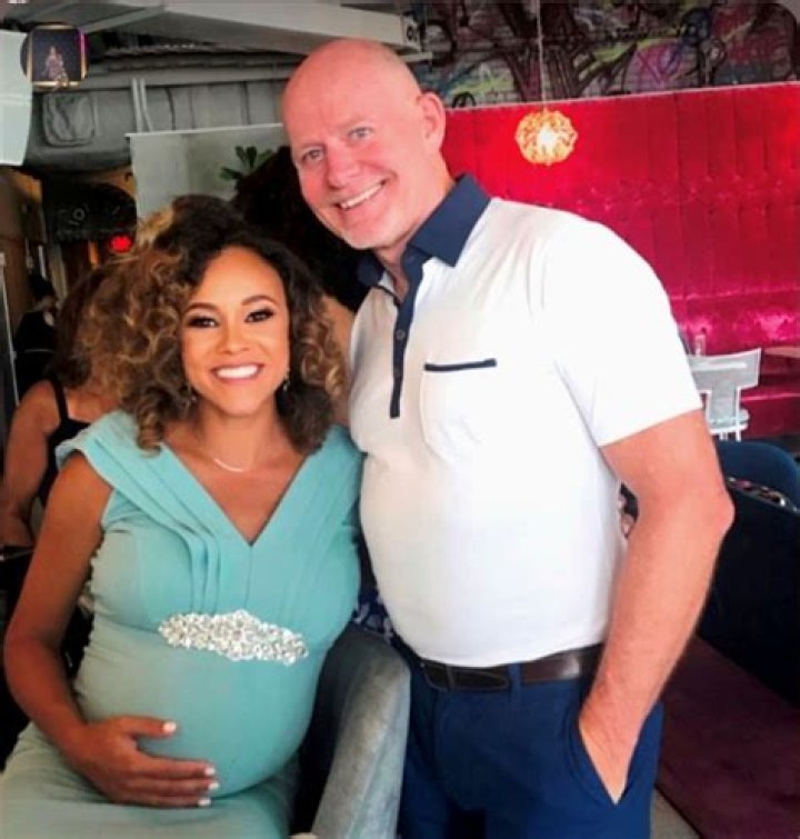 ASHLEY DARBY AND HUSBAND MICHAEL DARBY GO ON A BABYMOON VACATION IN HAWAII