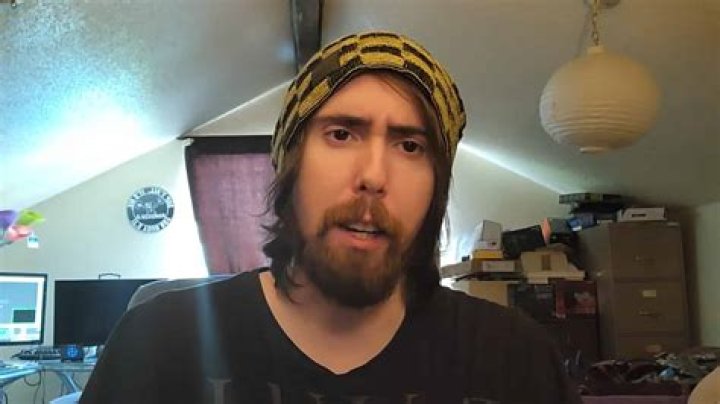 Asmongold announces break from Twitch streaming for personal reasons