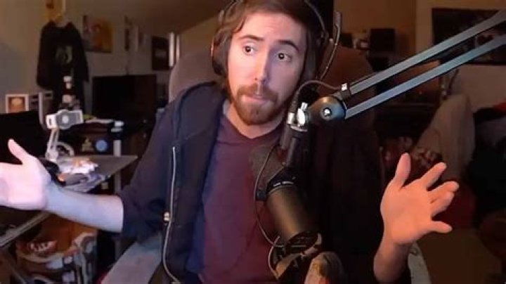Asmongold hits back at viewers claiming he’s happier playing FFXIV over WoW
