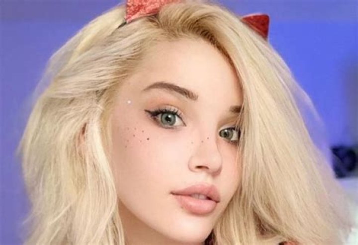 ASMR Cherry Crush - Bio, Age, Height, Single, Nationality, Career, Wiki