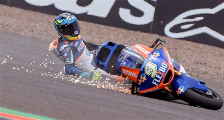 Australian Moto2: Jorge Navarro suffers broken leg in Simone Corsi collision | Moto2
