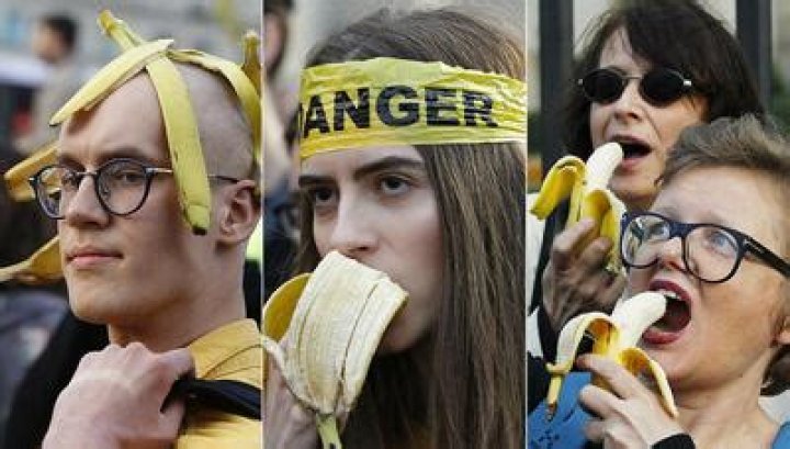 Ban on banana-eating artwork draws ridicule in Poland