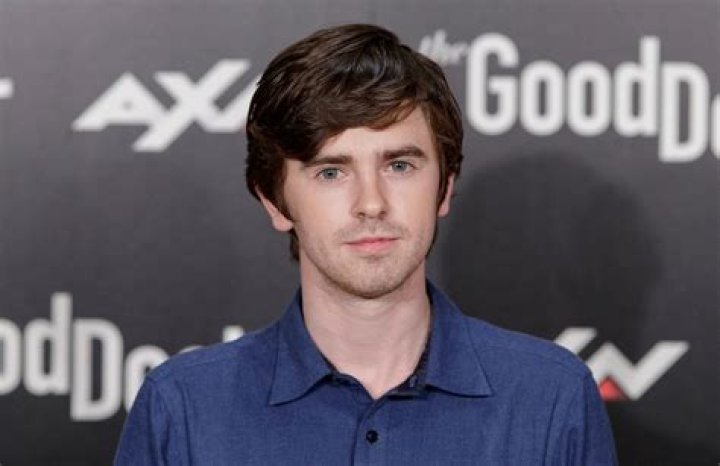 Bertie Highmore Bio, Age, Height, Girlfriend, Net Worth, Movies