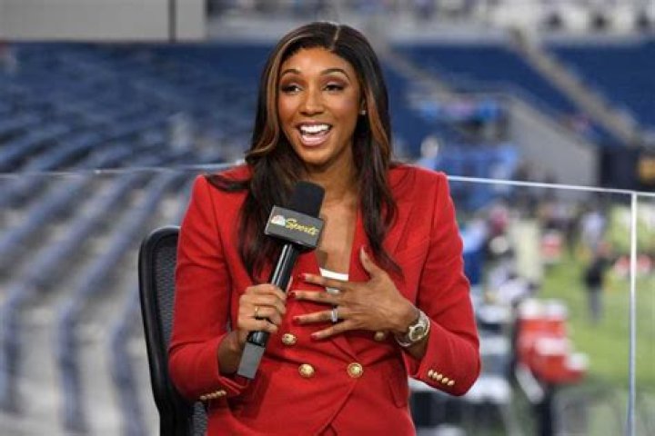 	BIG-TIME ANCHOR EX-SPORTSCASTER SHOWS THERE’S NOTHING CURT ABOUT GOWDY.	