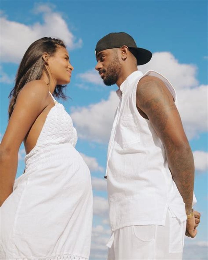 BRYSON TILLER AND GIRLFRIEND KENDRA BAILEY ARE EXPECTING A BABY GIRL