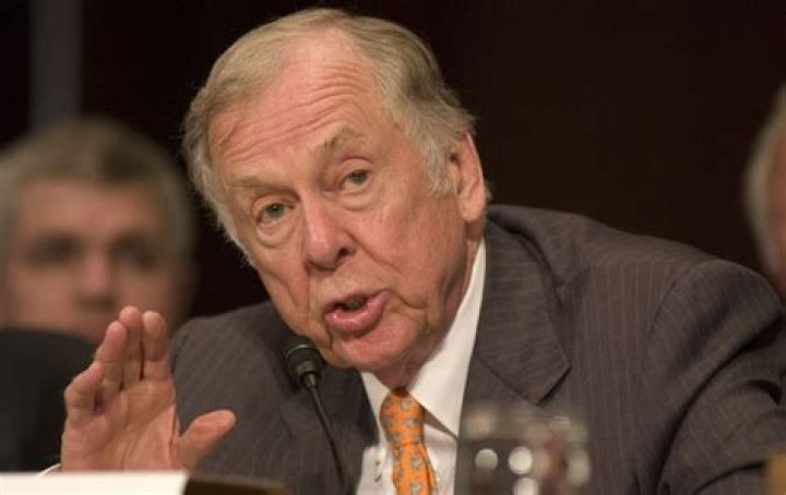Business tycoon T. Boone Pickens dies at 91 in Dallas