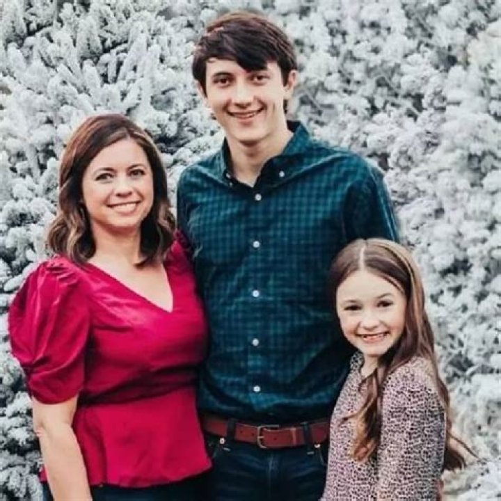 Cailey Fleming - Single, Bio, Career, Age, Net Worth, Height, Facts