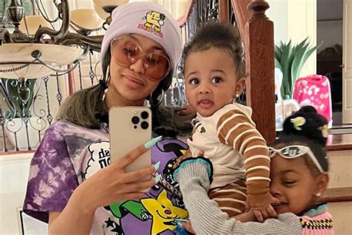 CARDI B SHARES PHOTOS OF HUSBAND OFFSET AND DAUGHTER SHOWING OFF THEIR ‘DRIP’