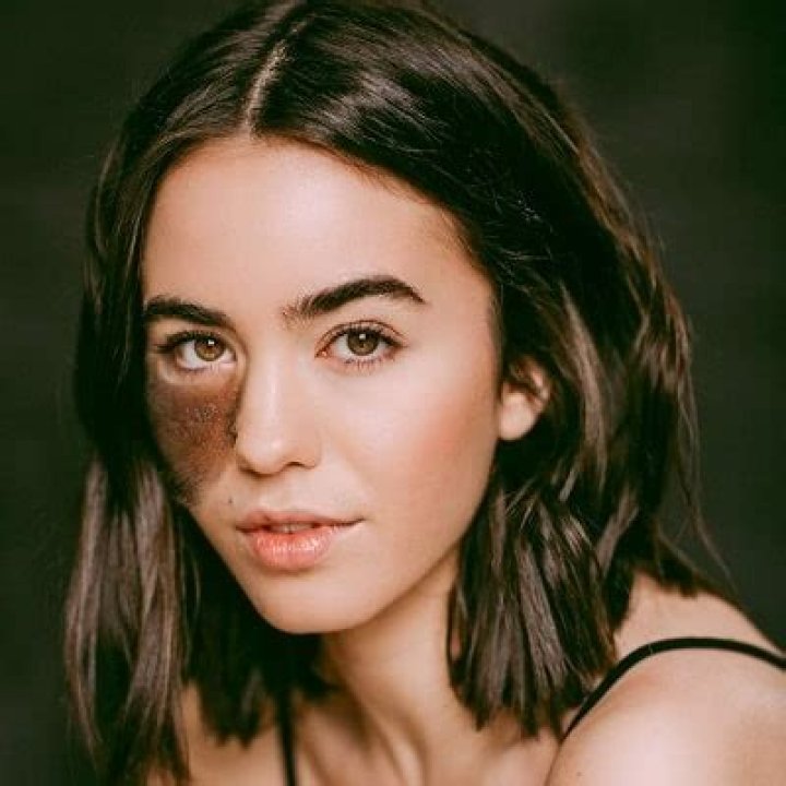 Cassandra Naud - Bio, Age, Net Worth, Height, Single, Nationality, Body Measurement, Career
