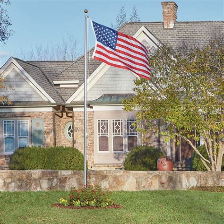 Choosing the Right Flagpole Provider for Your Installation Needs
