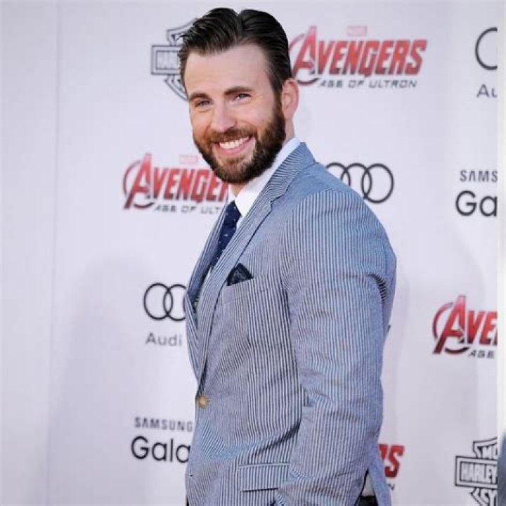Chris Evan Net Worth How Much Money Does Marvel Iconic Superhero Worth