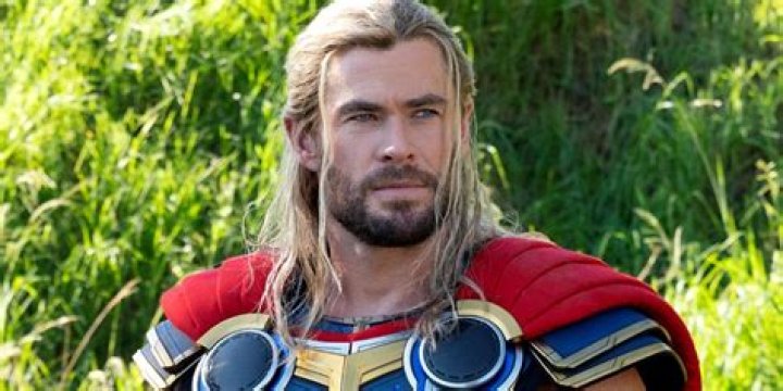 Chris Hemsworth's Love Journey: A Deep Dive Into His Girlfriend List