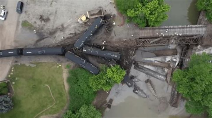 Clean-up continues after 17-car train derails in Pittsburgh