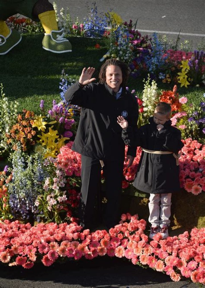 Cobi Jones Bio, Age, Height, Wife, Salary, Net Worth, Apple TV