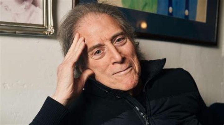 Comedian Richard Lewis dies after suffering a heart attack
