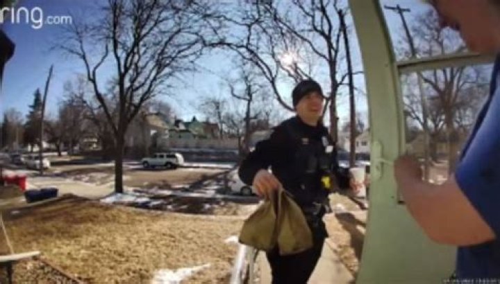 Cop goes viral on TikTok for delivering food after arresting DoorDash driver