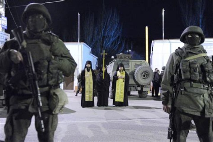 Crimean people celebrate 'liberation' as Russian soldiers arrive in Balaclava