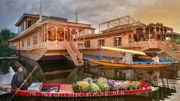 	CUNANAN HOUSEBOAT STAY WAS QUIRKY	