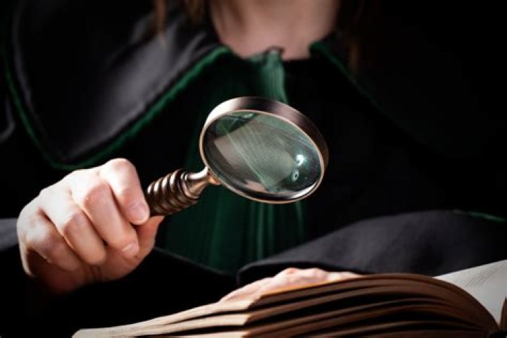 D&D 5E - Eyes of Minute Seeing: Investigation vs Perception