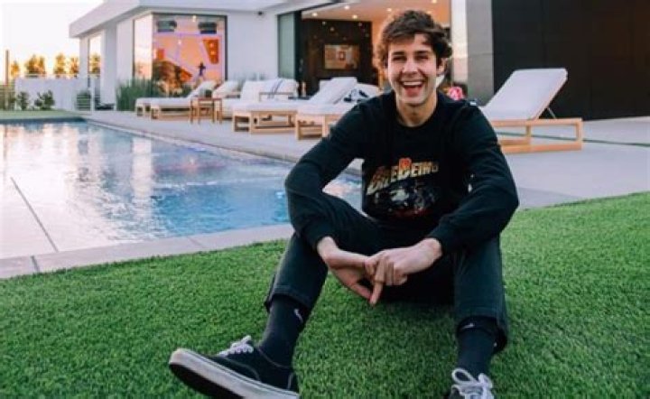 David Dobrik loses tons of subs and Instagram followers over Vlog Squad controversy