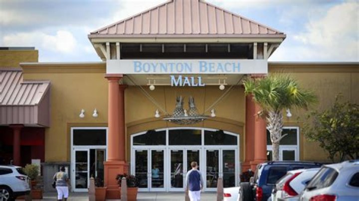	DEVELOPER BREAKS GROUND FOR BOYNTON SHOPPING CENTER	