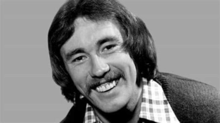 Dickie Davies: Wiki, Bio, Age, Family, Career, Net Worth