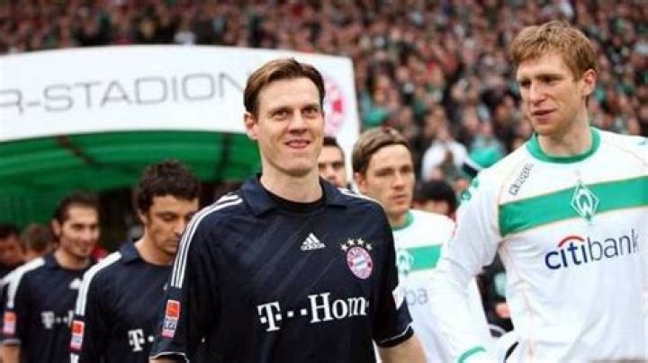 Die Raute im Herzen - Angela Merkel zu Besuch beim Fußball – 11FREUNDE
