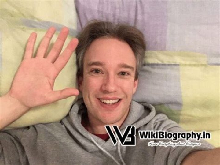Does The Youtuber Tom Scott Have A Wife Or Girlfriend?