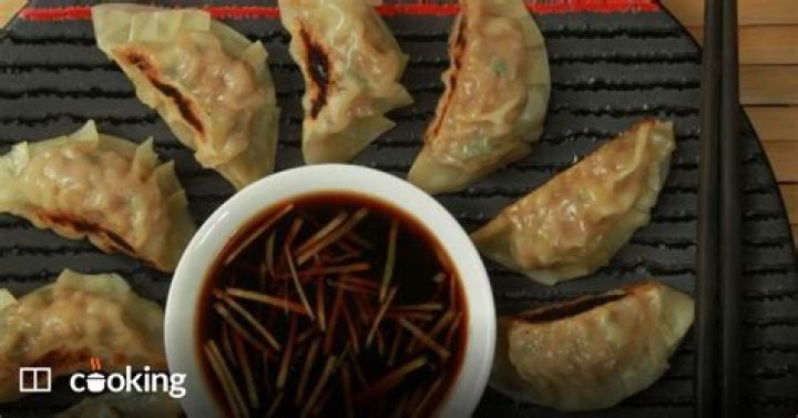 Easy gyoza (pan-fried pork dumplings) - recipe